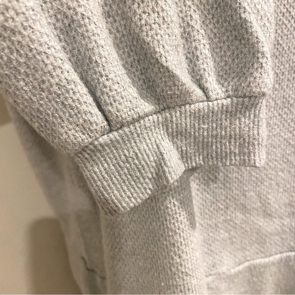 THE VANITY ROOM Knit V-Neck Top Puffed Shoulders 3/4 Sleeves Light Pale Gray - Picture 6 of 9